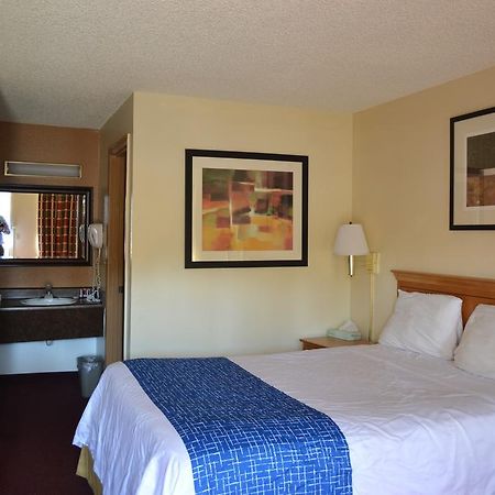 Travelodge By Wyndham Sea-Tac Airport North Tukwila Exterior photo