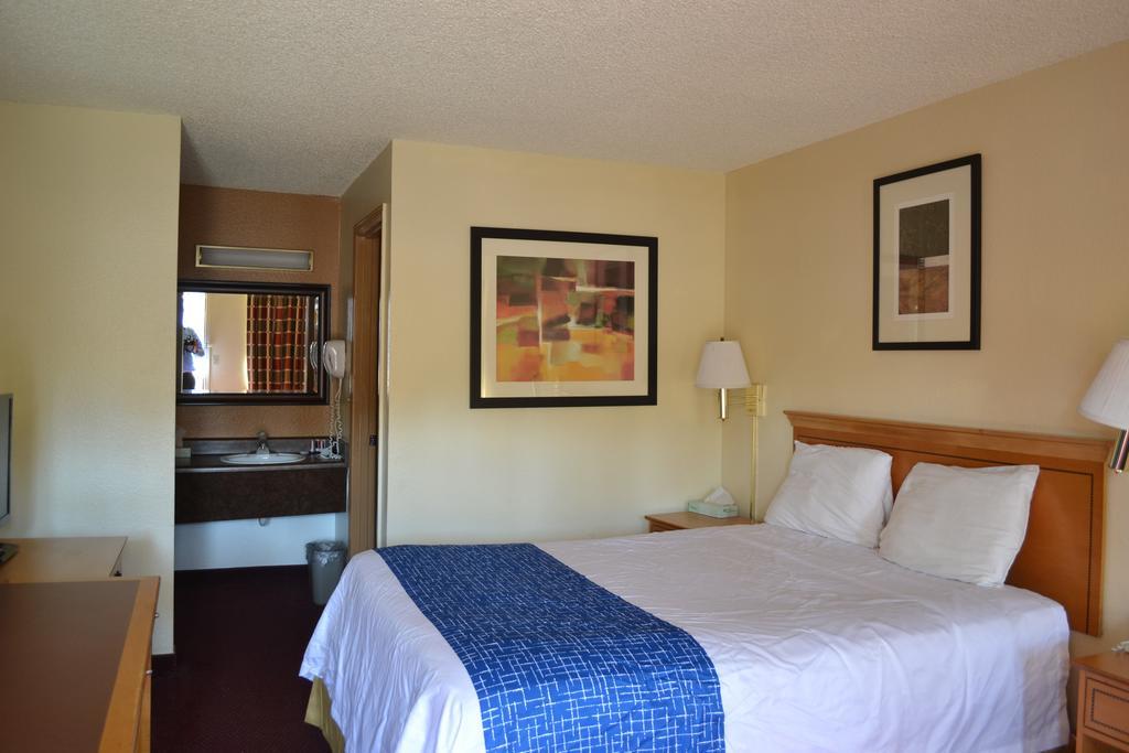 Travelodge By Wyndham Sea-Tac Airport North Tukwila Exterior photo