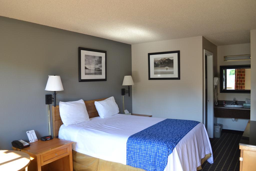 Travelodge By Wyndham Sea-Tac Airport North Tukwila Exterior photo