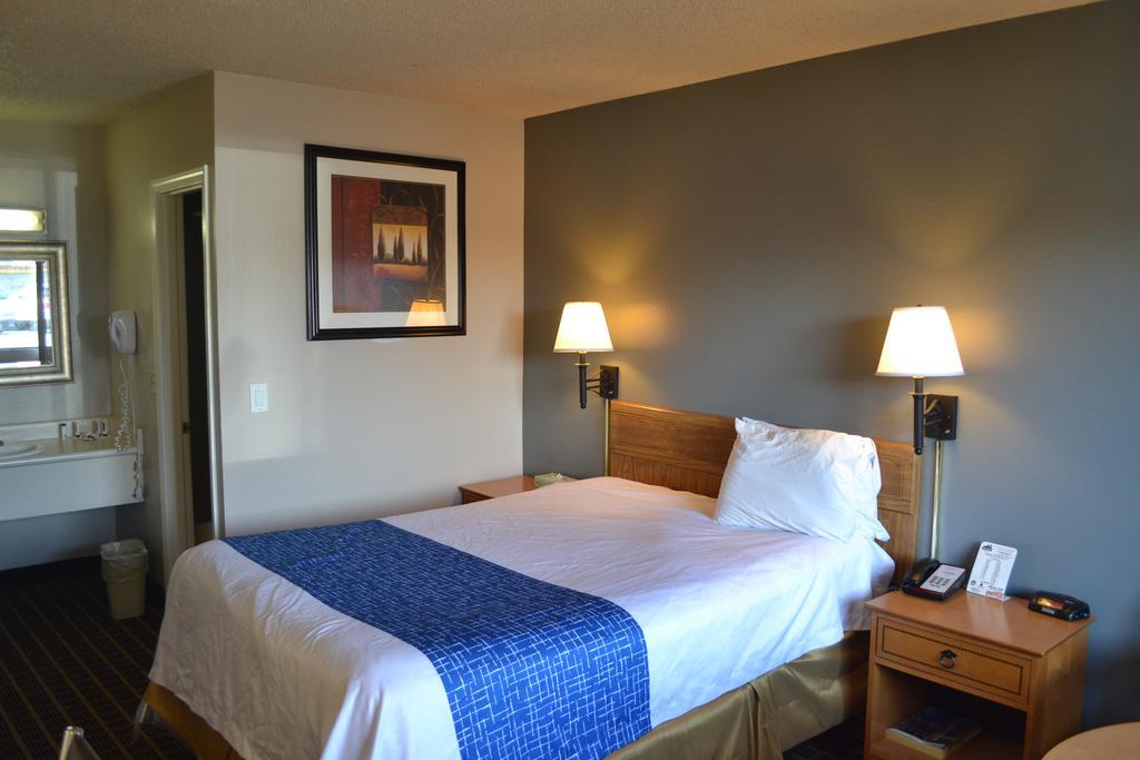 Travelodge By Wyndham Sea-Tac Airport North Tukwila Exterior photo