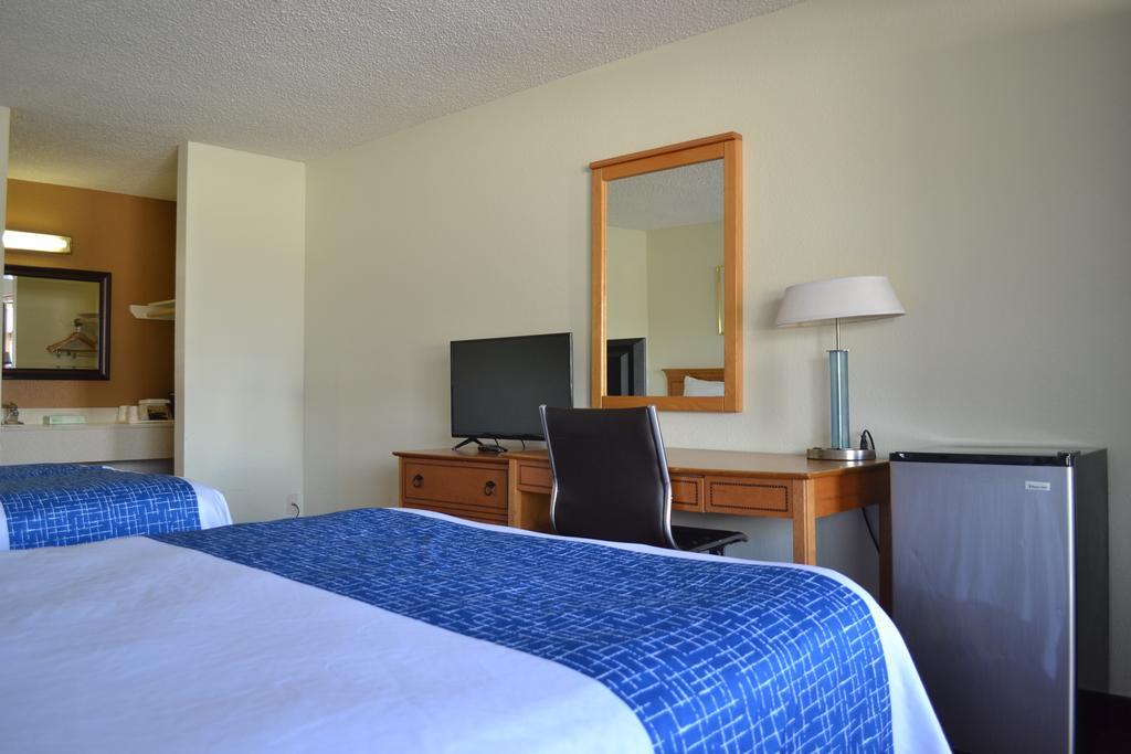 Travelodge By Wyndham Sea-Tac Airport North Tukwila Exterior photo