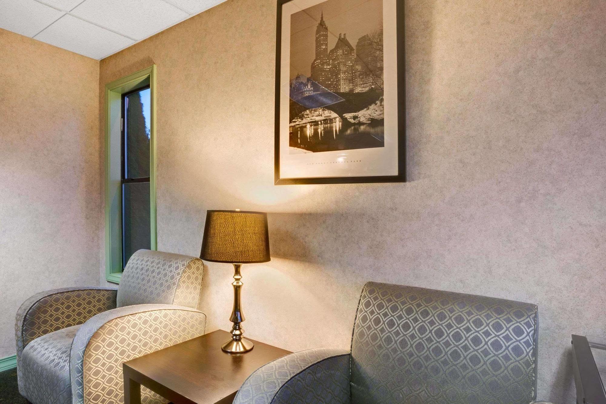 Travelodge By Wyndham Sea-Tac Airport North Tukwila Exterior photo
